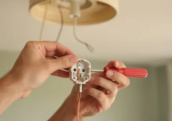 Plafondlamp herstellen? Dit stappenplan helpt jou direct!